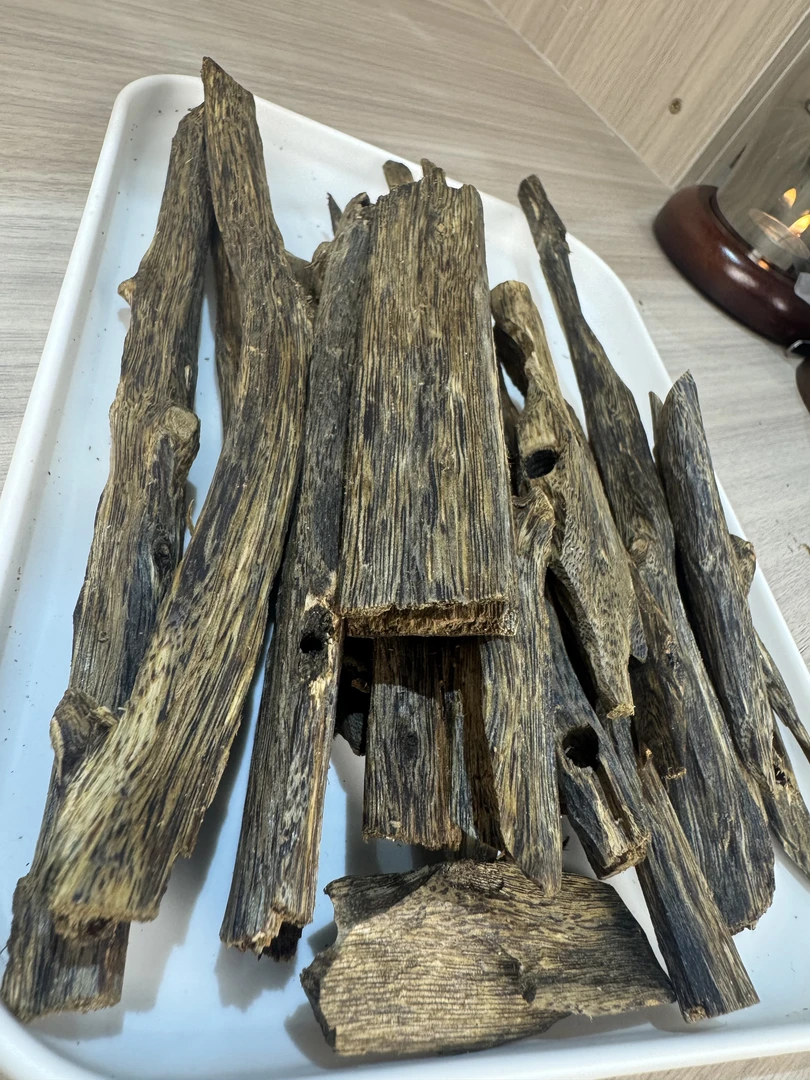 9如意沉香）绿奇   吊通 高货 30g