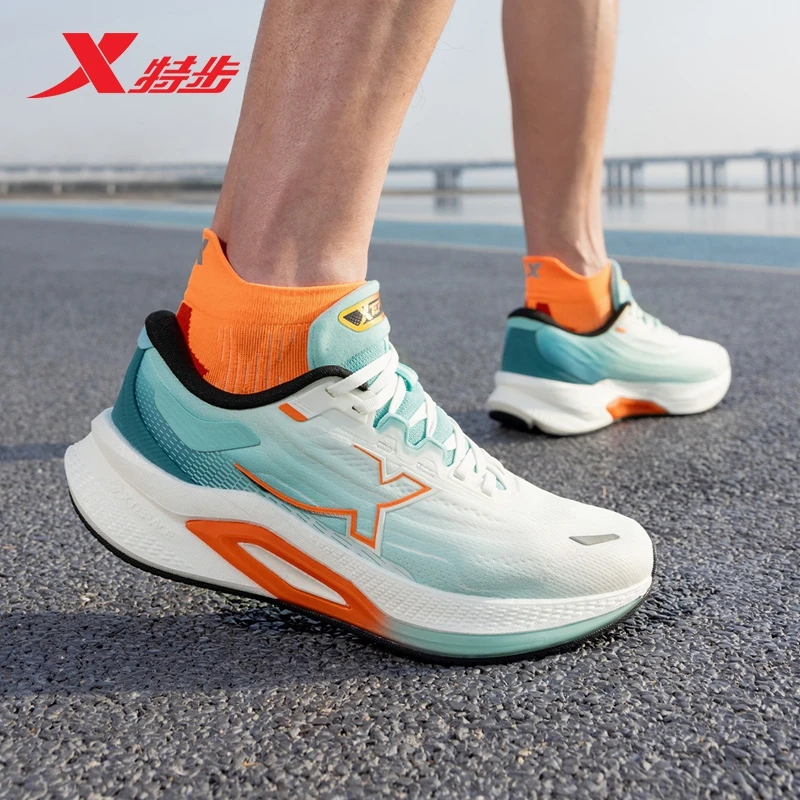 特步坦程2.0 男2025年春季休闲运动减震回弹跑鞋975119110020