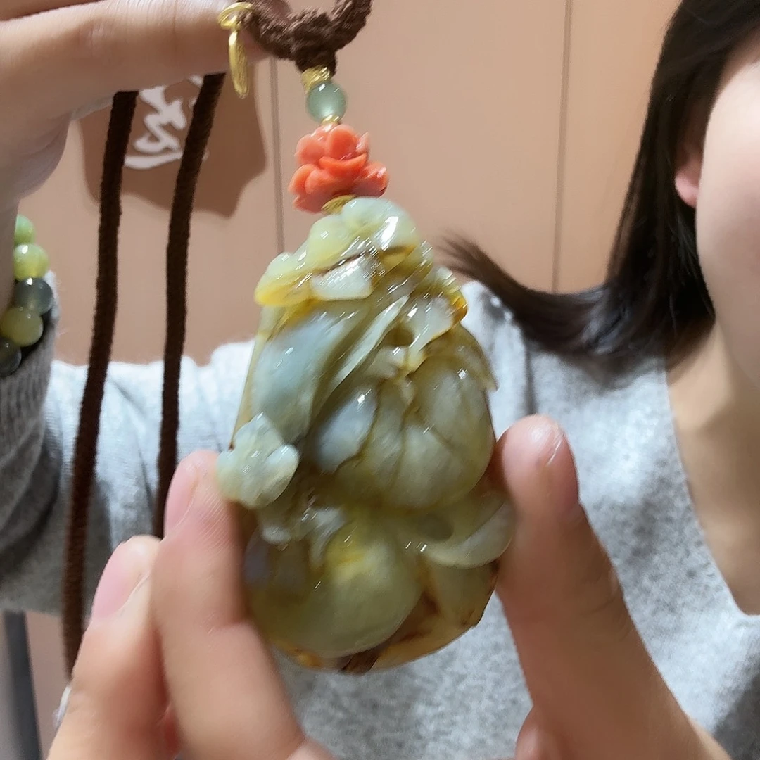 蛇纹石玉未镶嵌颈饰