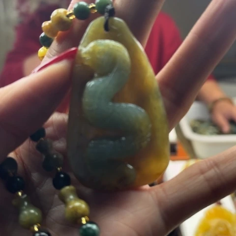 岫玉挂件未镶嵌奇**人挂件