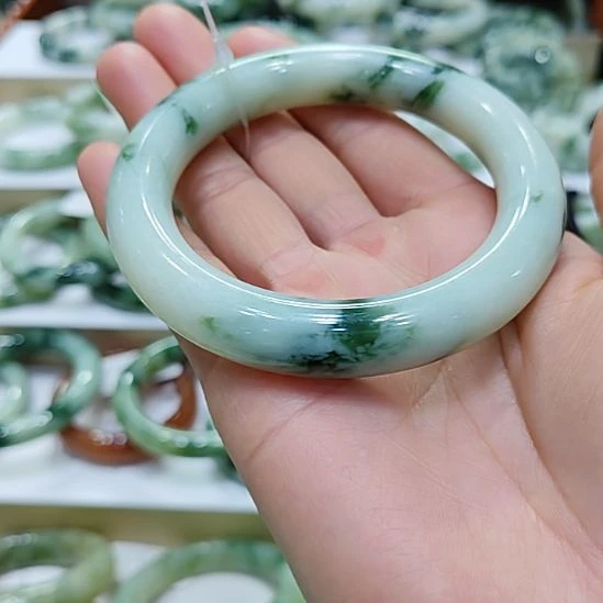 丑***乖透闪石-蛇纹石玉未镶嵌手镯