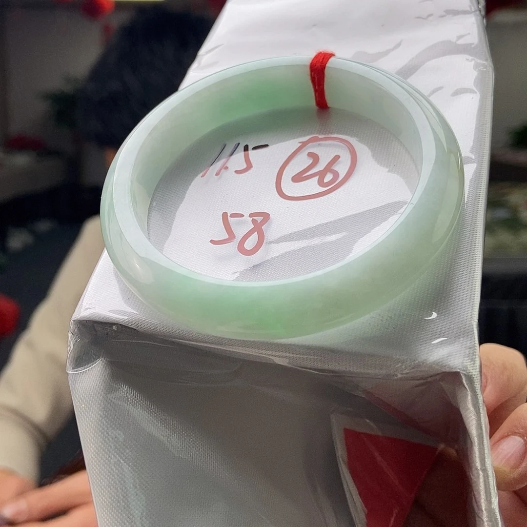 翡翠手镯未镶嵌拍一发一