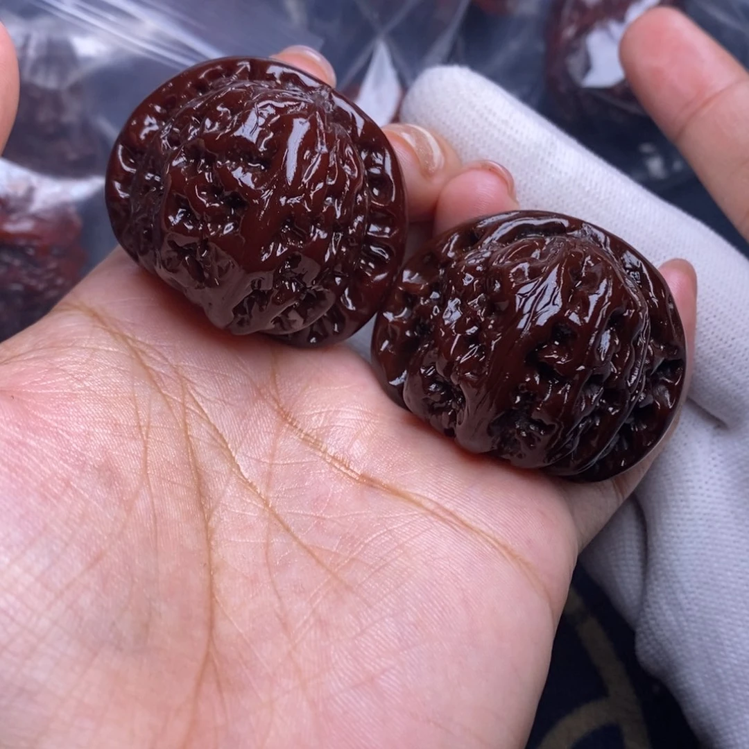 文玩核桃吊坠白狮子42