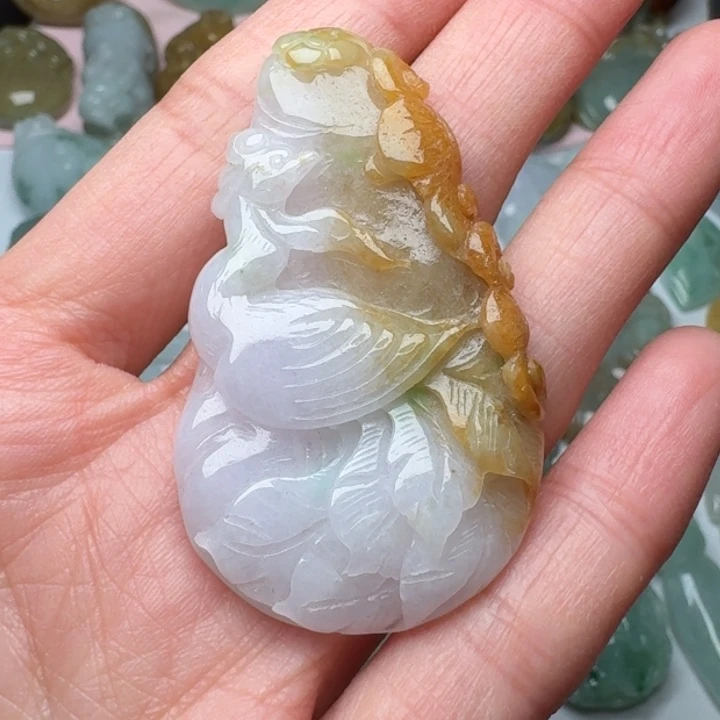 翡翠未镶嵌颈饰凤凰