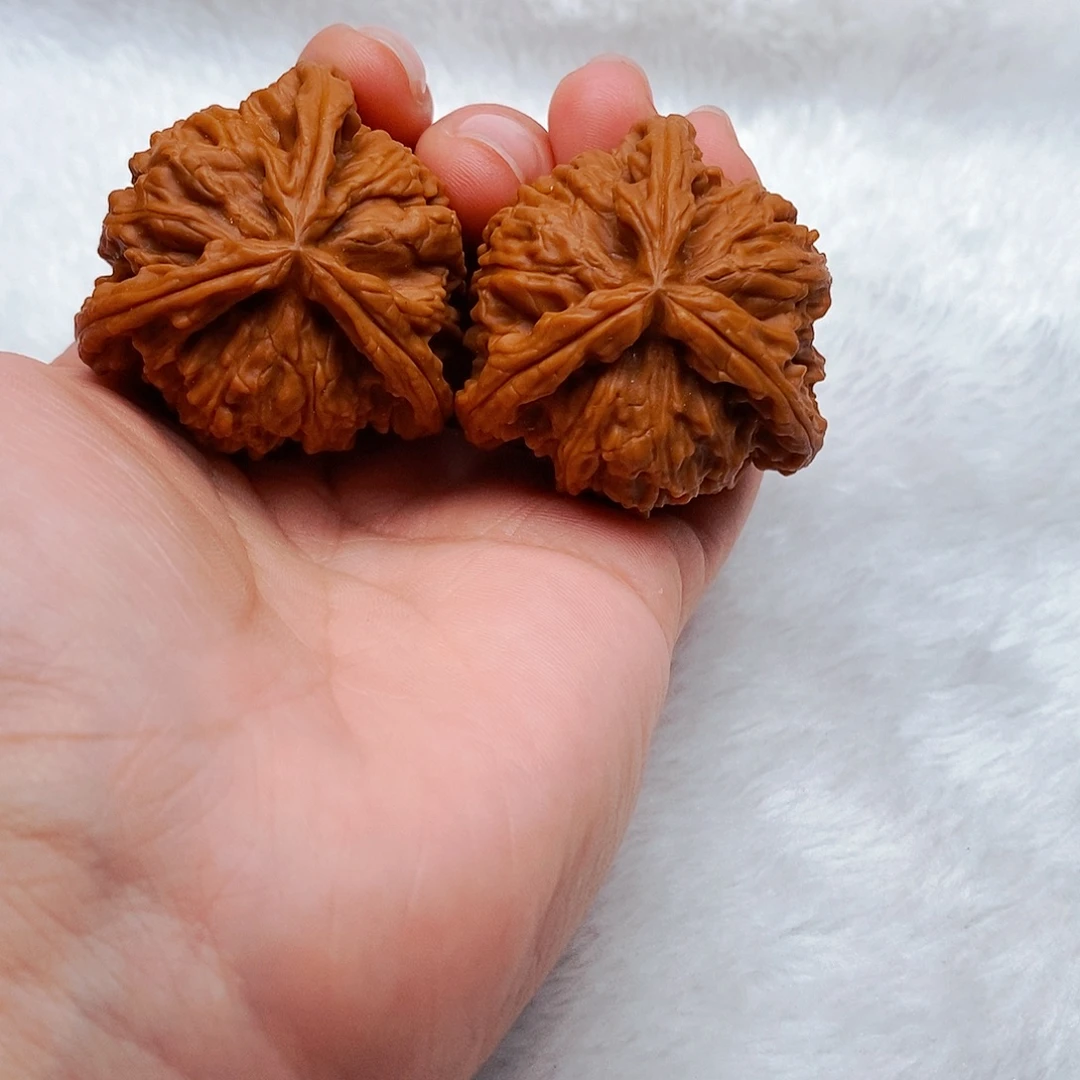 闲***J文玩核桃吊坠三棱