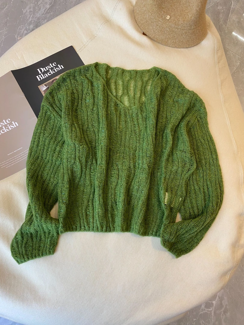 Barbie Ling 6506 针织V领不起球女常规款毛针织衫时尚毛衣