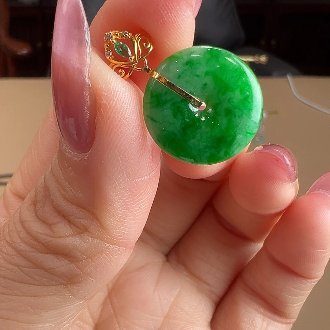 翡翠18K金镶嵌颈饰吊坠