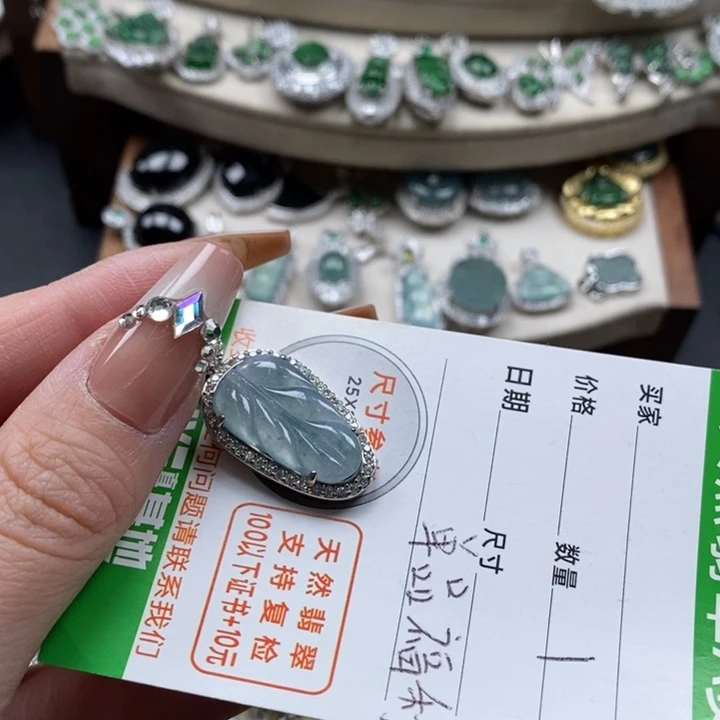 翡翠颈饰未镶嵌翡翠