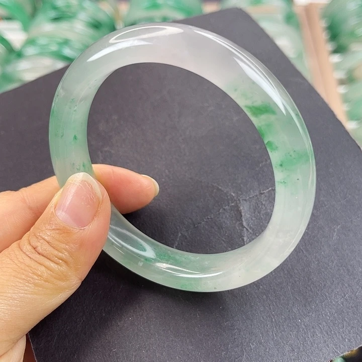 未镶嵌手镯石英质玉