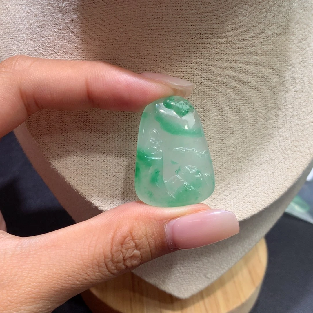 石英质玉（非洲翠）未镶嵌颈饰