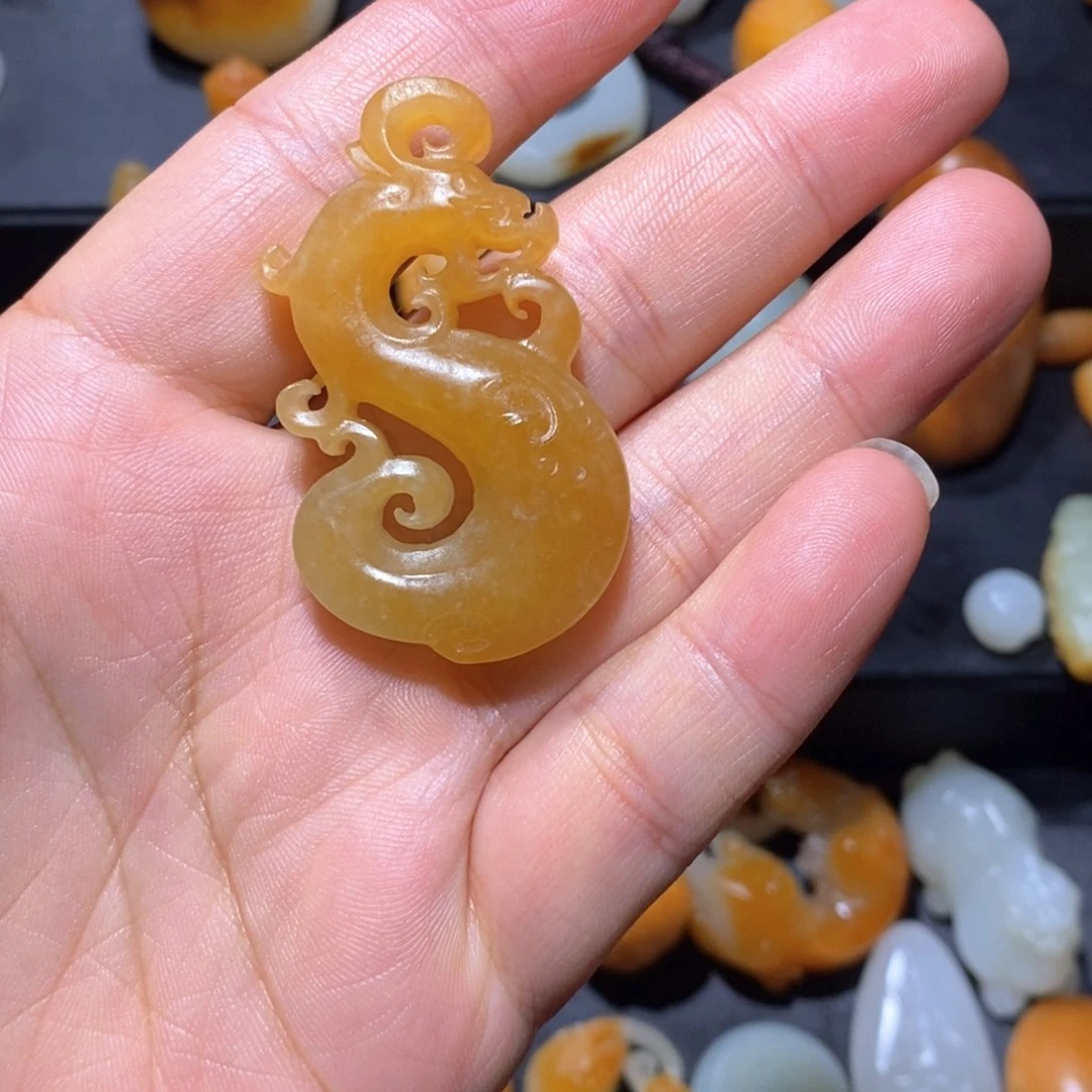 和田玉未镶嵌颈饰晶***丽