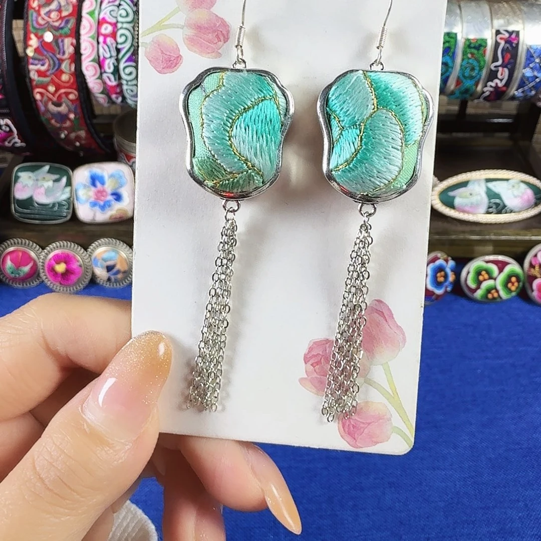 传承非遗刺绣饰品12