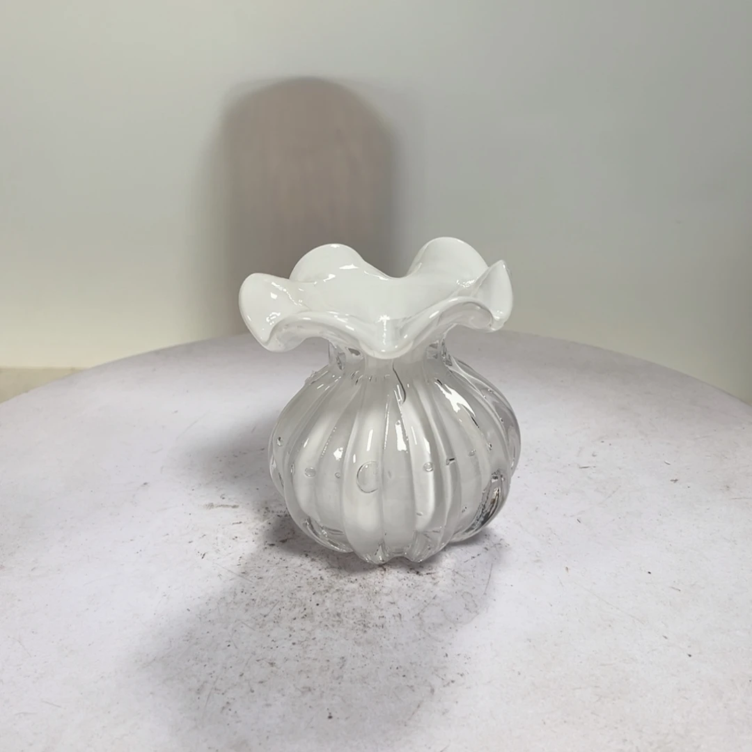 白瓷气泡小花瓶高度11微瑕