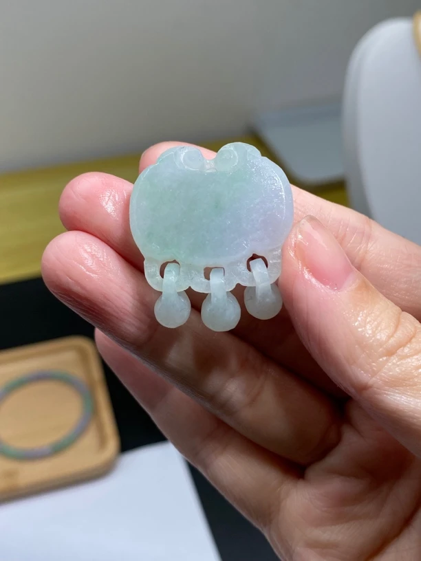 天然缅甸A货翡翠如意锁