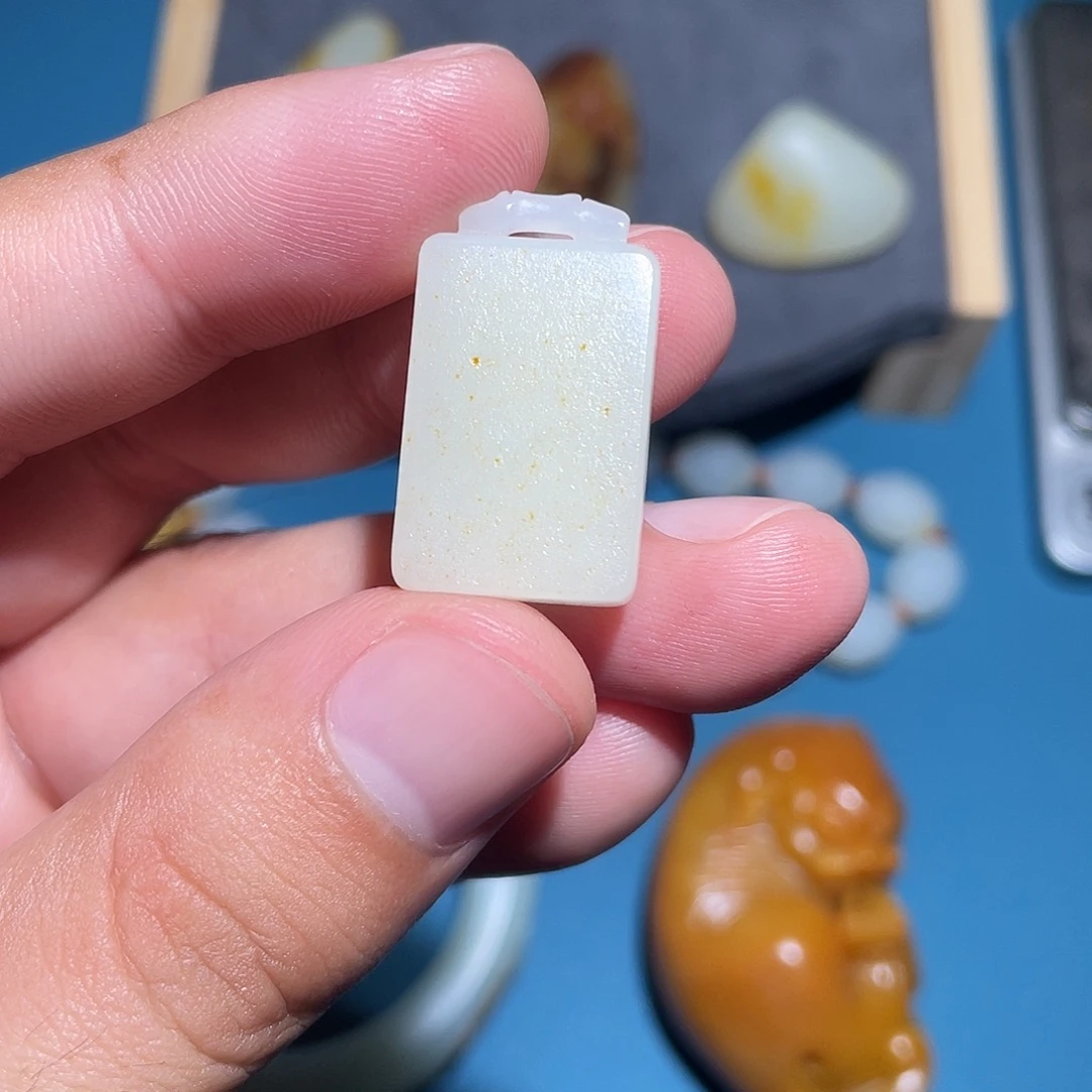 和田玉未镶嵌车挂