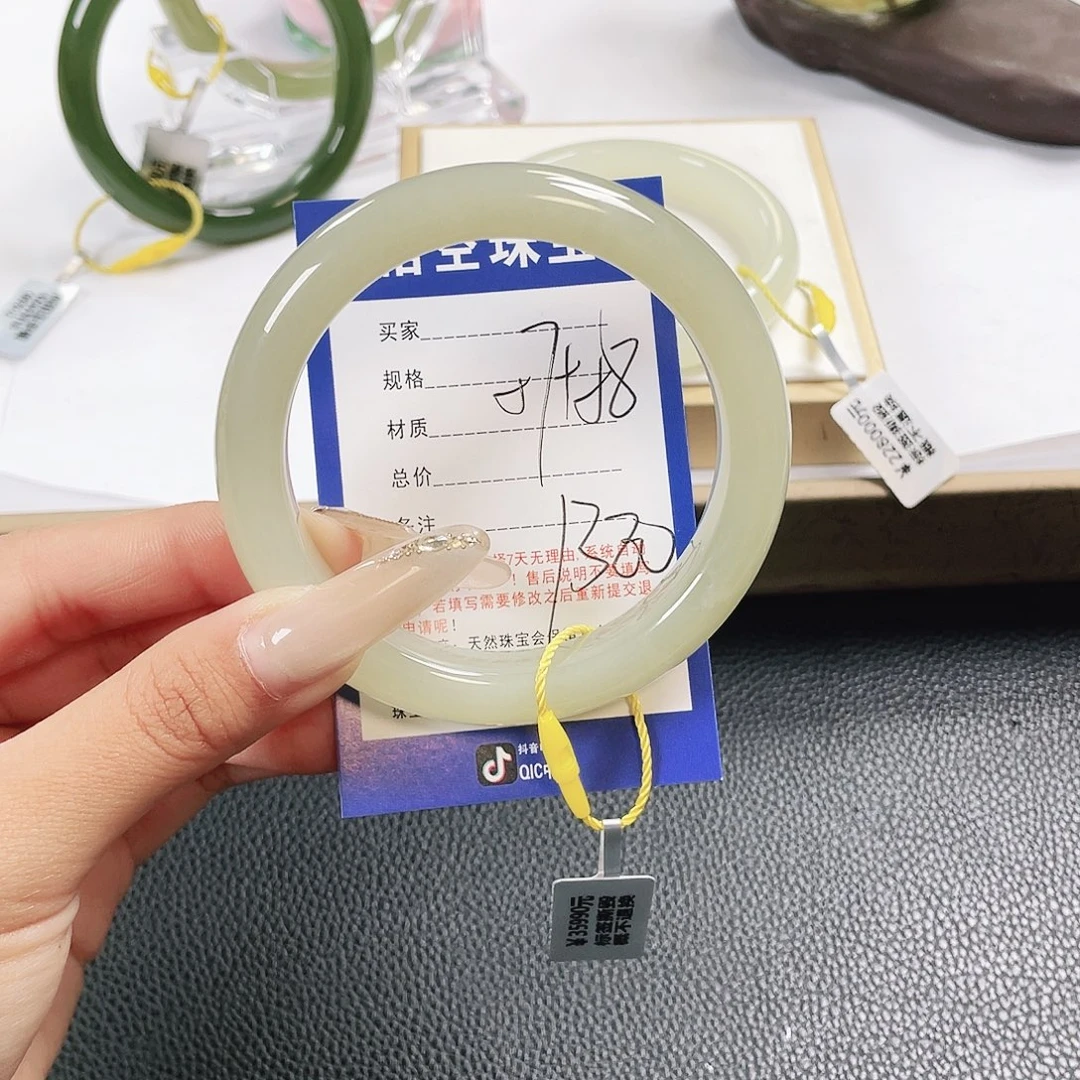 和田玉未镶嵌手镯