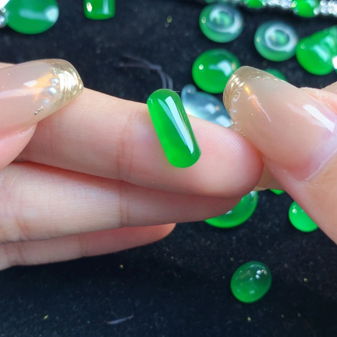 翡翠裸石12.8/5/2.60