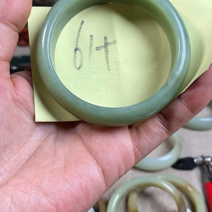 和田玉（糖玉）未镶嵌手镯