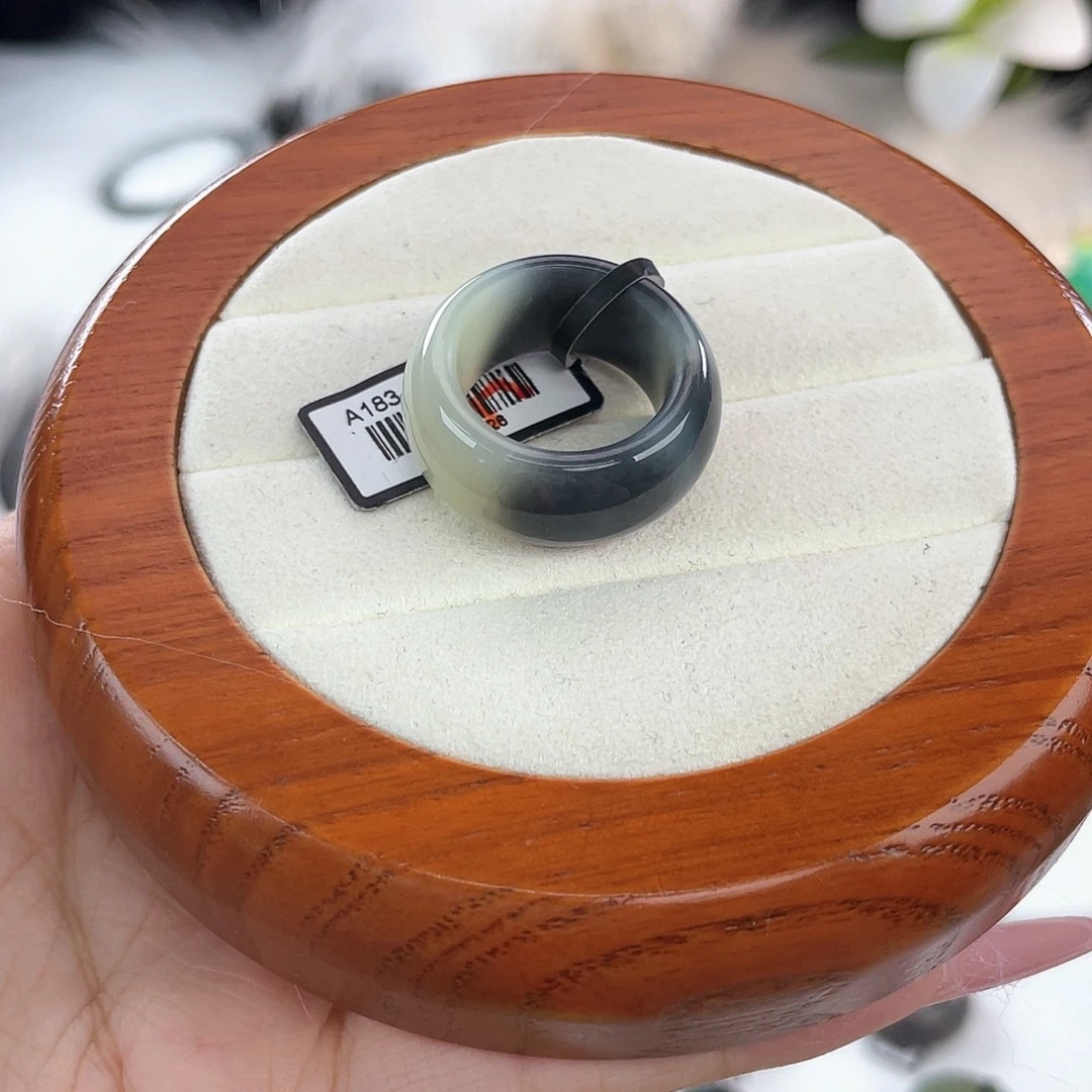 和田玉未镶嵌戒指l98。半山水青花。17.1。不退换