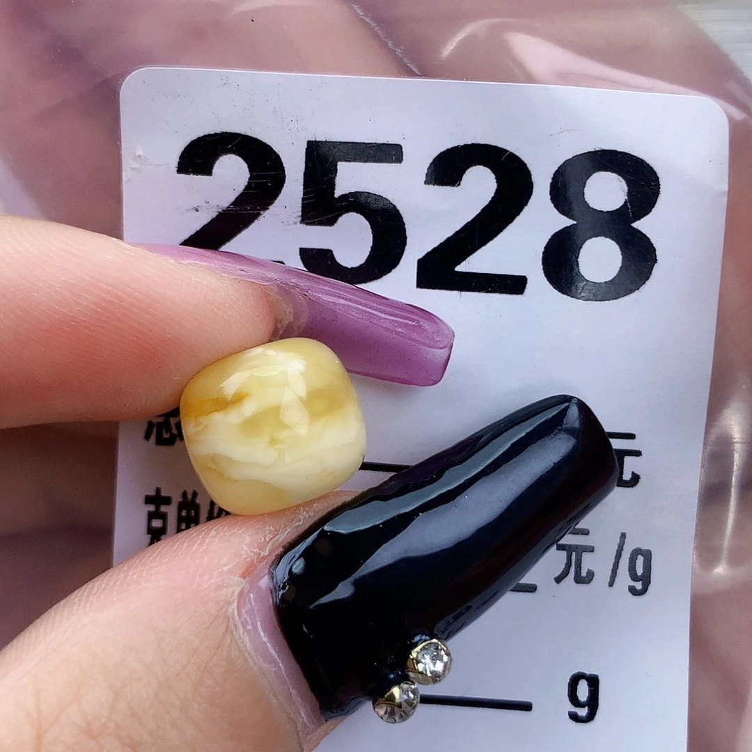 琥珀未镶嵌珠宝奇石11.4×10.3植物