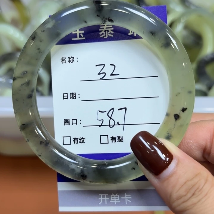 未镶嵌岫玉手镯天然