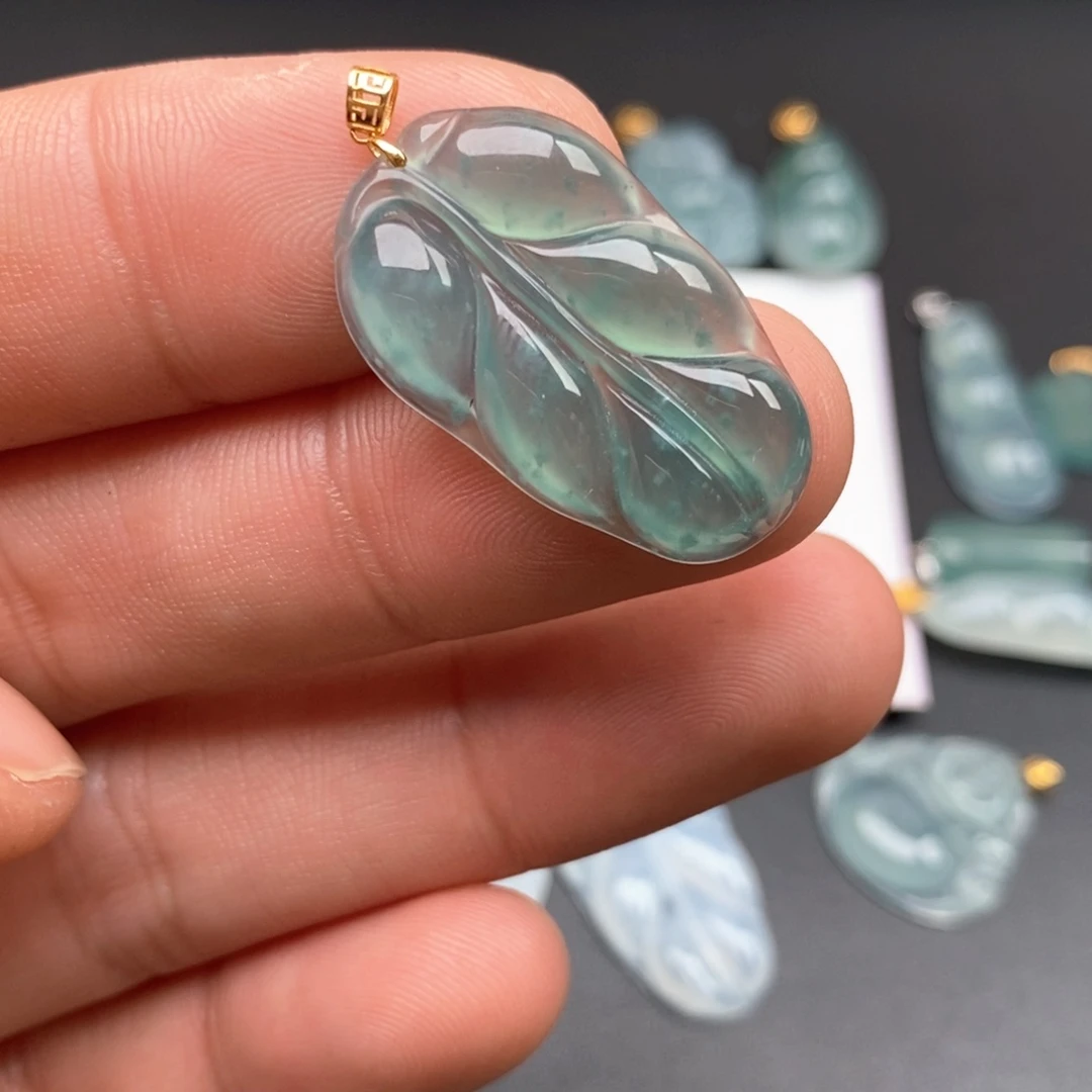 颈饰18K金镶嵌翡翠