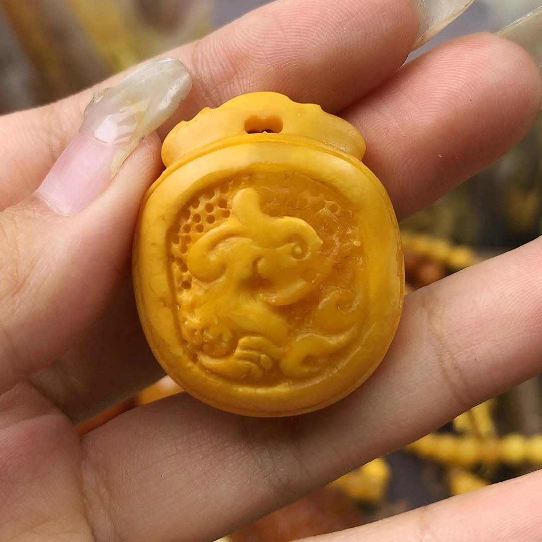 未镶嵌琥珀珠宝奇石