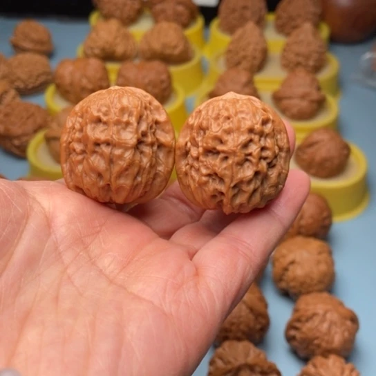文玩核桃吊坠甲骨文全品红皮 32 32