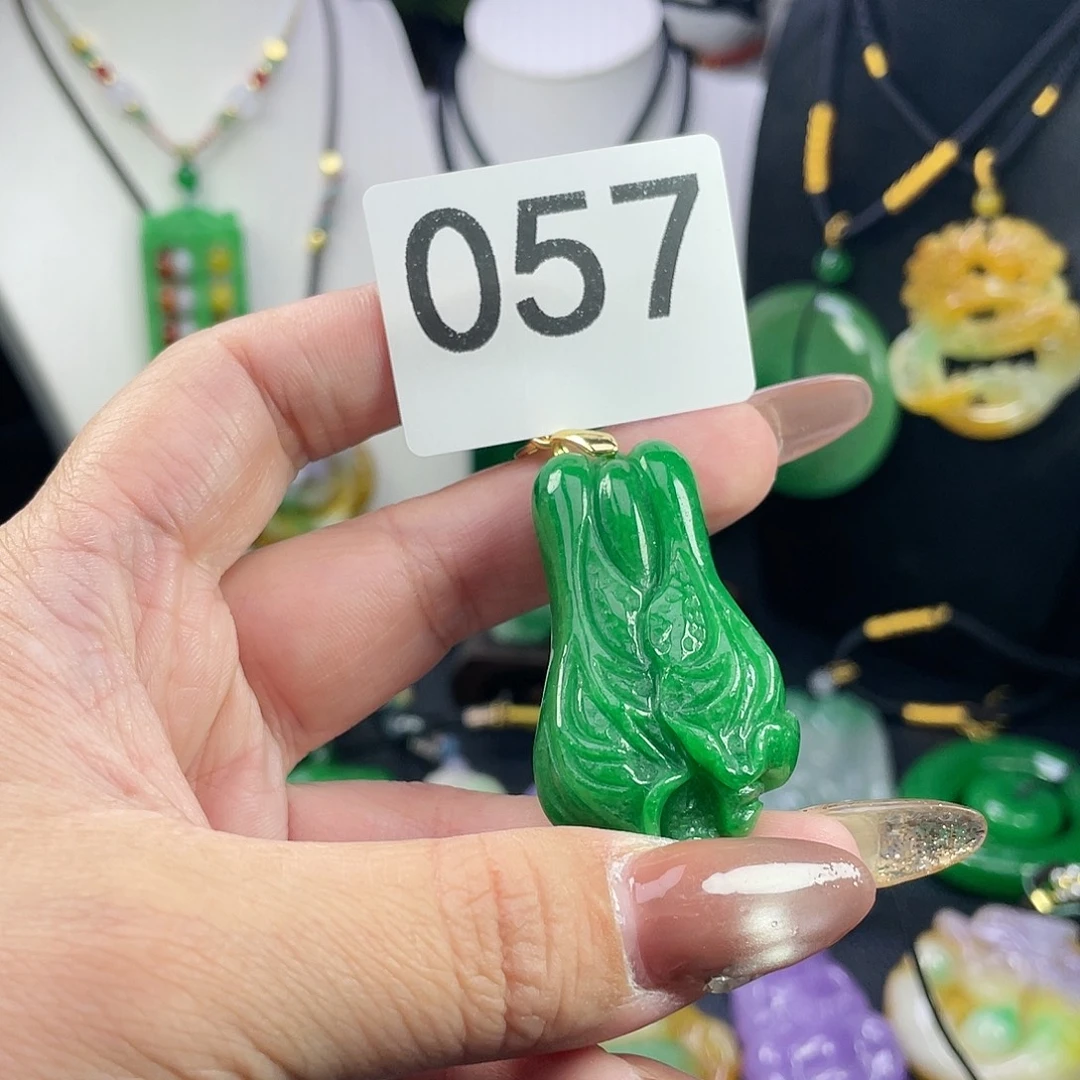 翡翠未镶嵌吊坠(赠链)