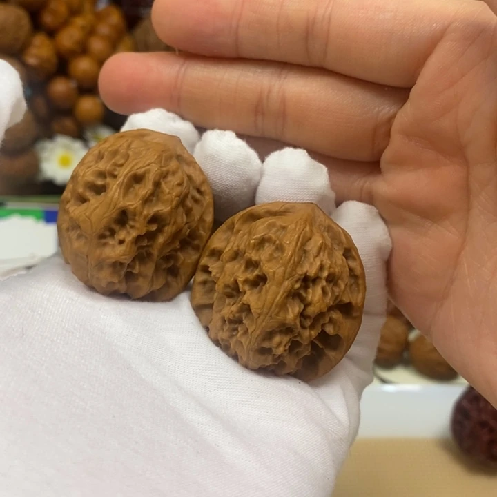 文玩核桃吊坠野狼