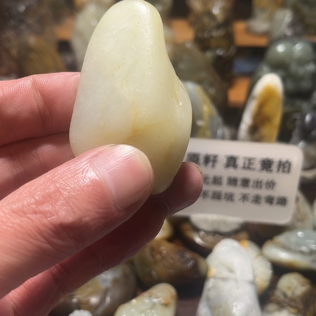 淡***墨和田玉未镶嵌颈饰