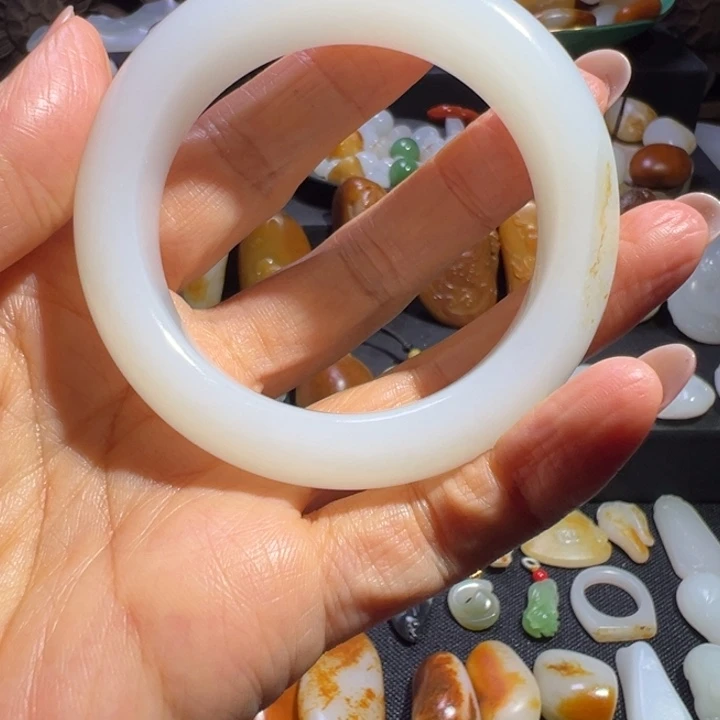 怡***静和田玉（白玉）未镶嵌手镯