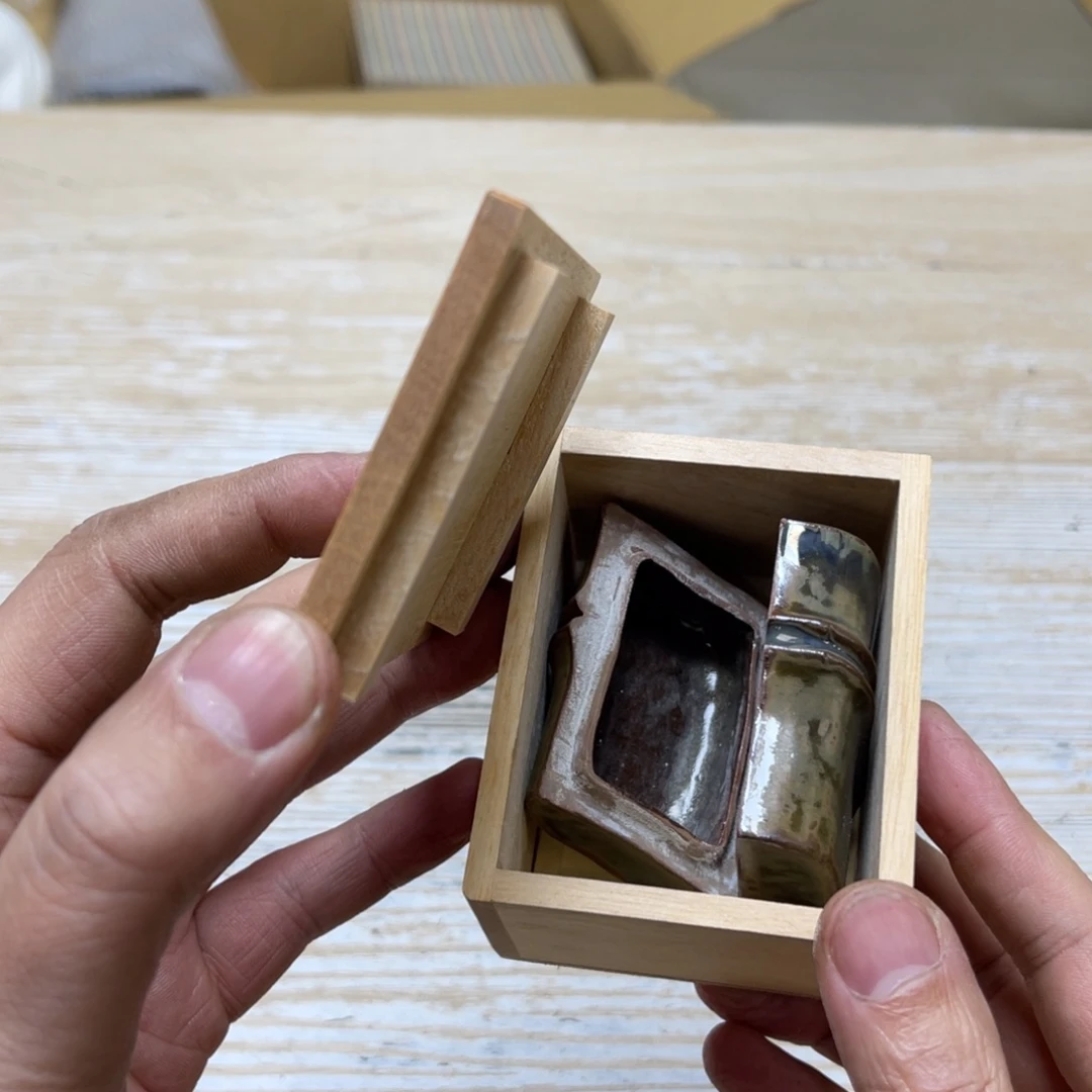 瓷片小**?密密麻麻地排列着一个