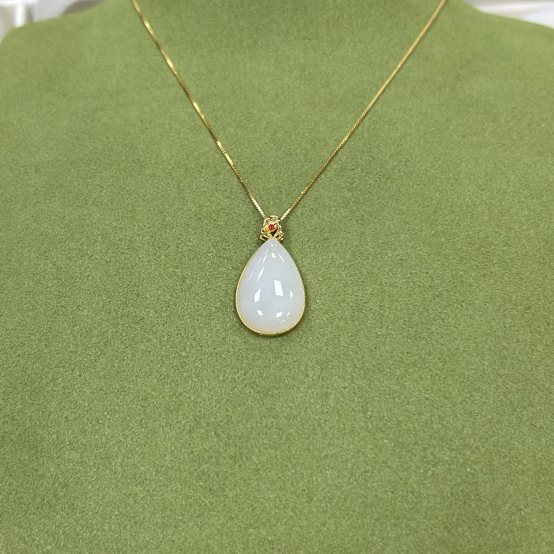 仙玉恒24K足金镶天然和田玉牛奶白水滴吊坠（约29*16）