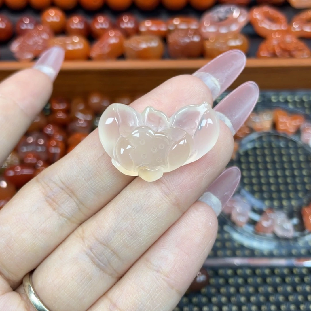 南红玛瑙未镶嵌颈饰荷花