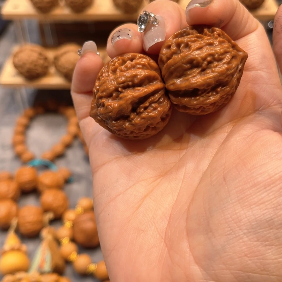 文玩核桃把件蚂蚁王手捻