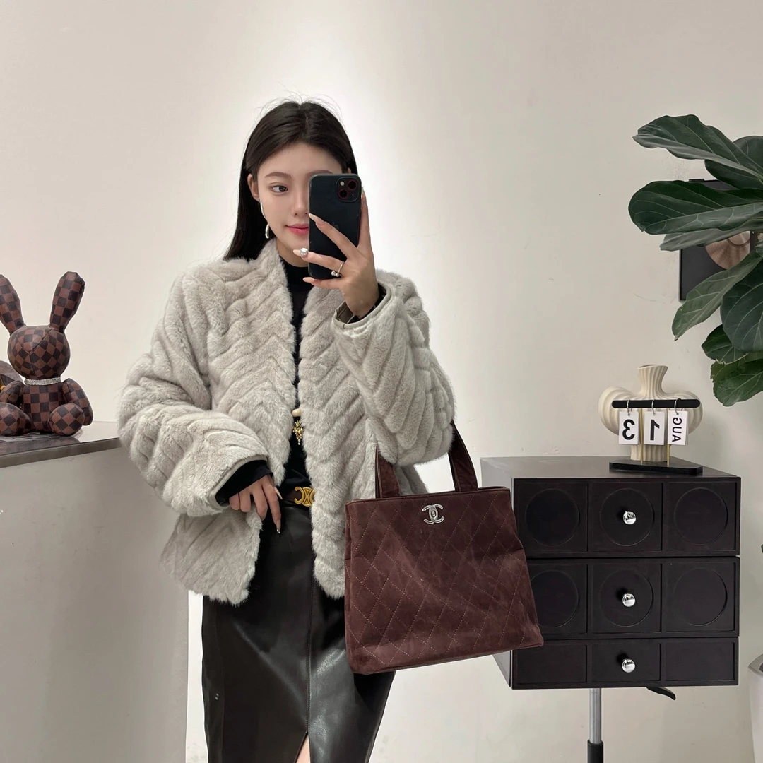 复古皮毛一体小香风外套女冬季新款宽松保暖厚毛绒外套5D25112JC