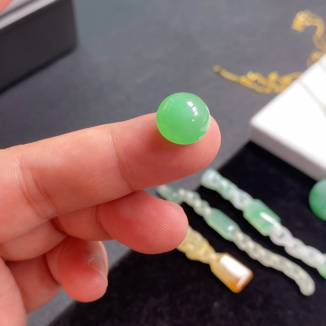 裸石翡翠甜绿蛋面