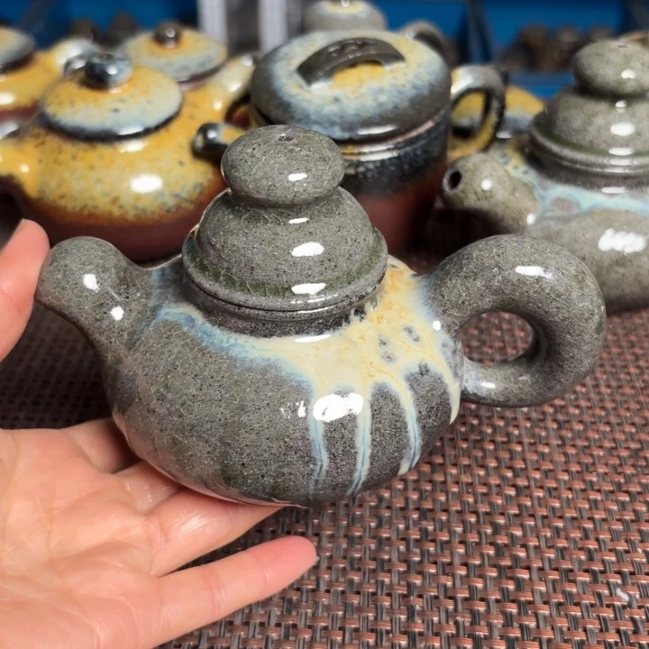 茶杯紫砂小松鼠壶200 C