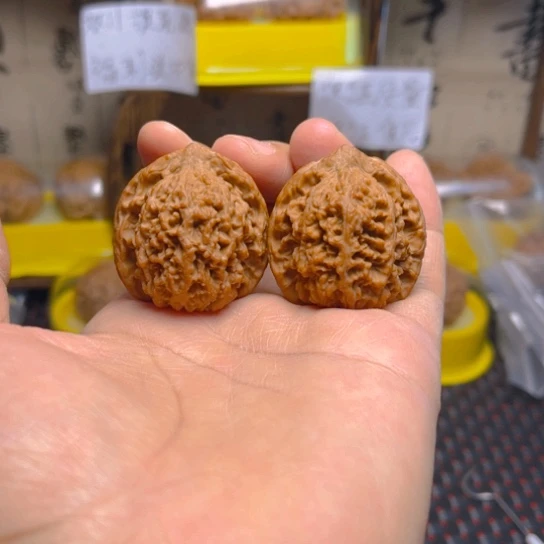 文玩核桃吊坠百花山