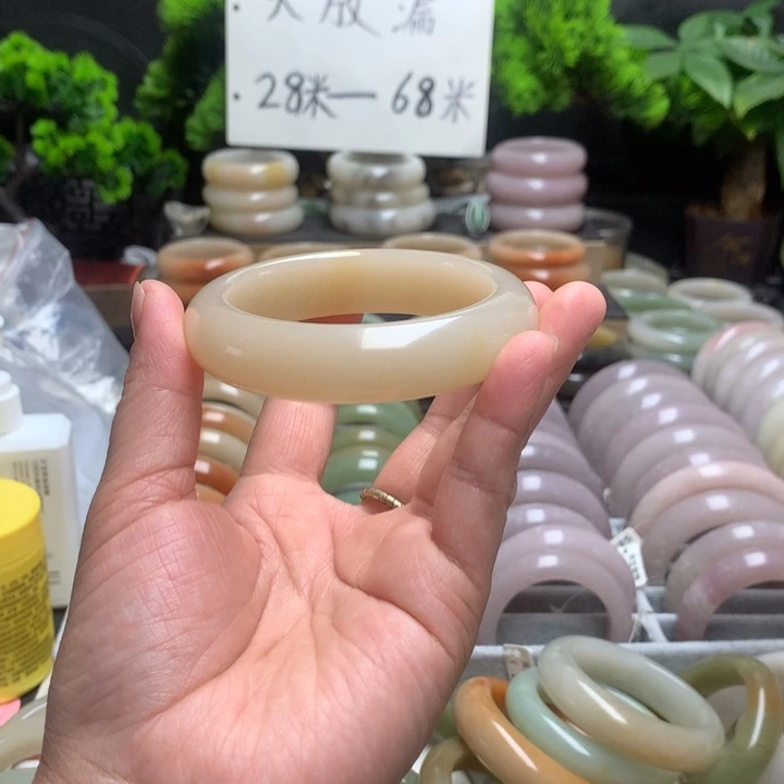 石英质玉（佘太翠）未镶嵌手镯58.8