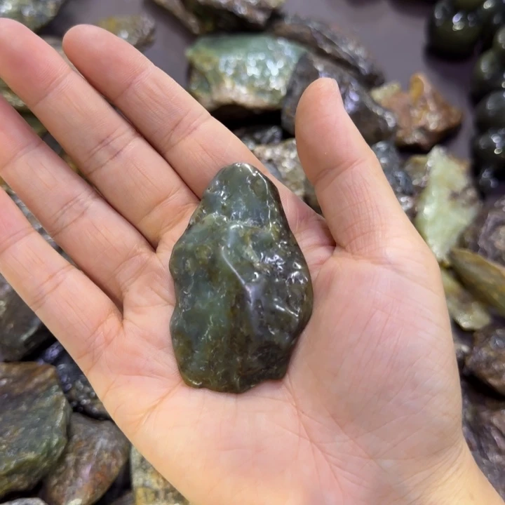 岫岩河磨玉（透闪石质玉）未镶嵌珠宝奇石爱**己