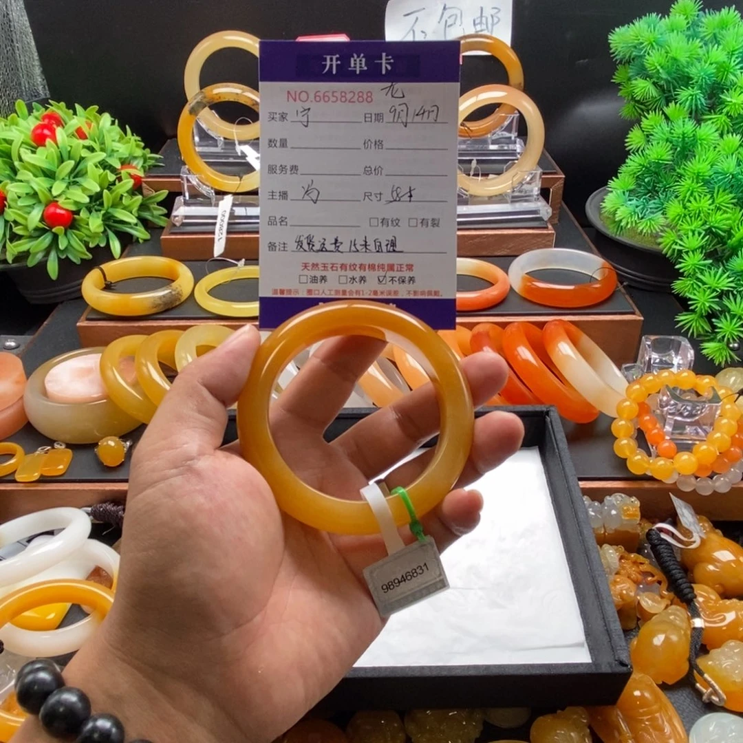 宁***…未镶嵌石英质玉（黄龙玉）手镯58288