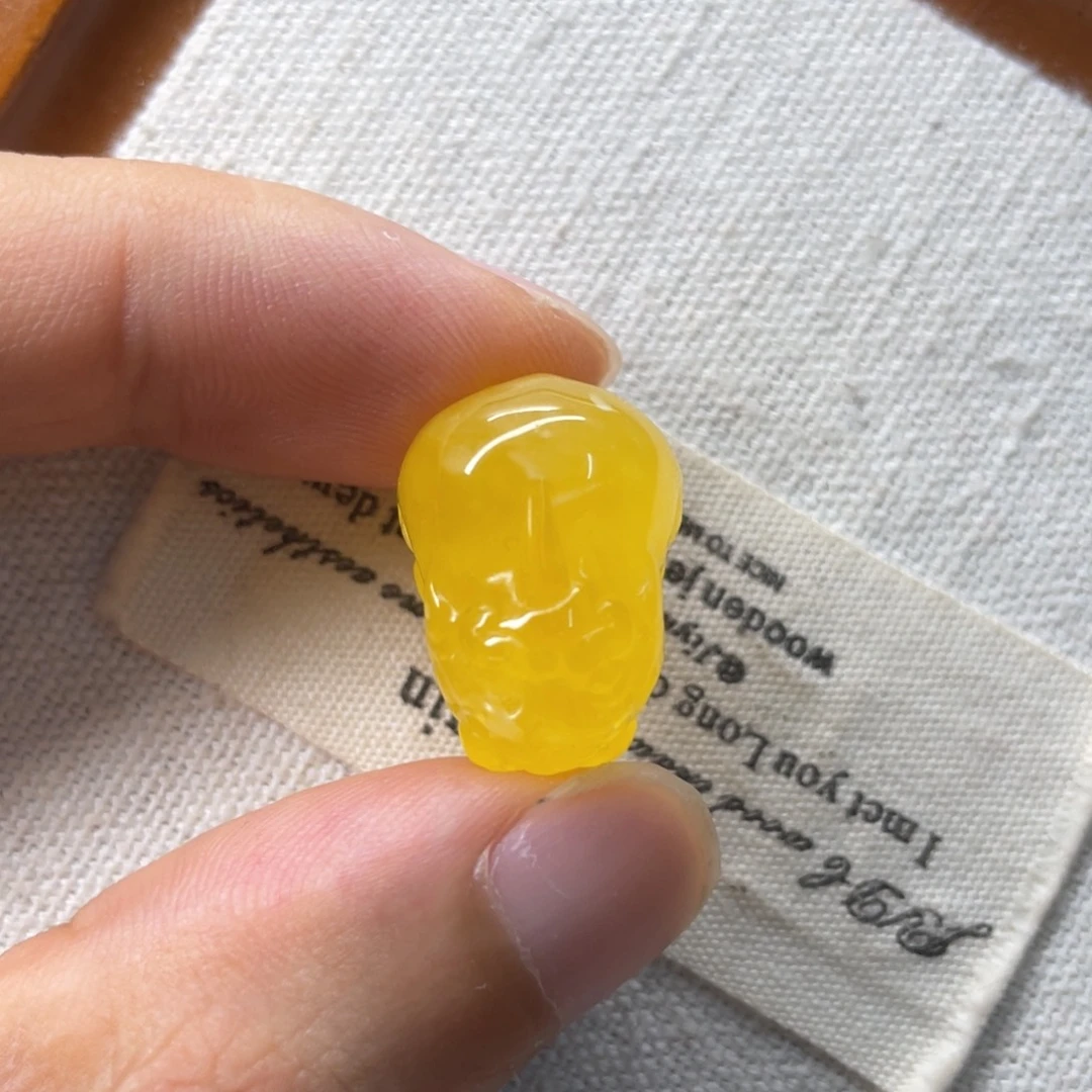 未镶嵌琥珀裸石貔貅