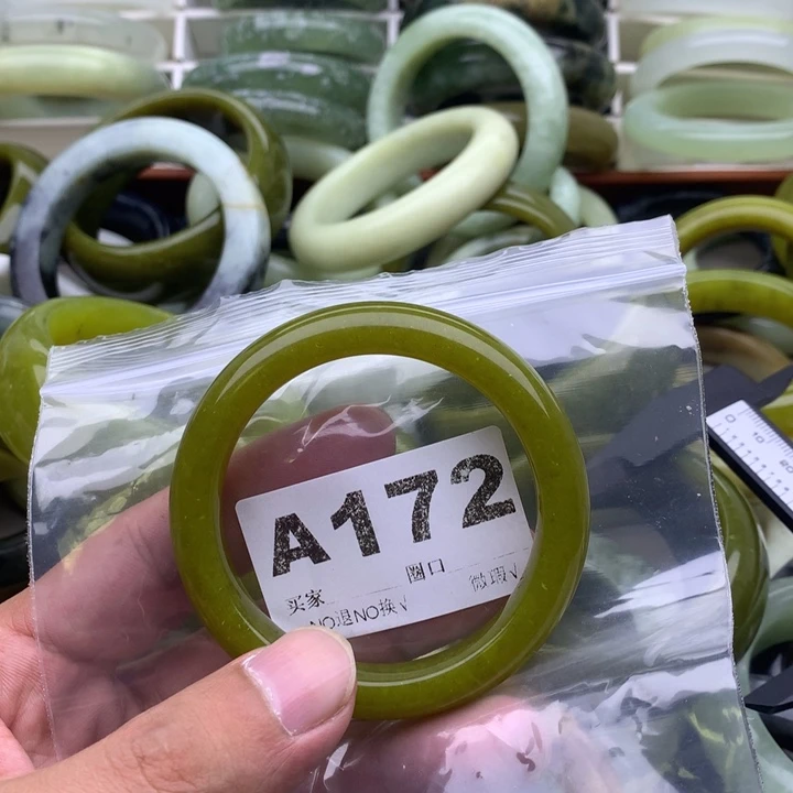语***次未镶嵌蛇纹石玉手镯