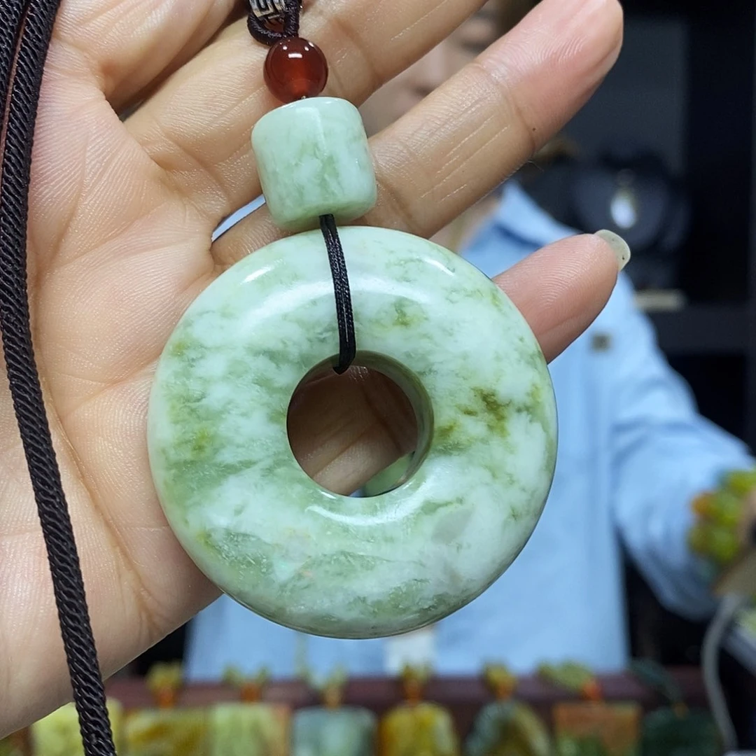 岫玉未镶嵌挂件吊坠