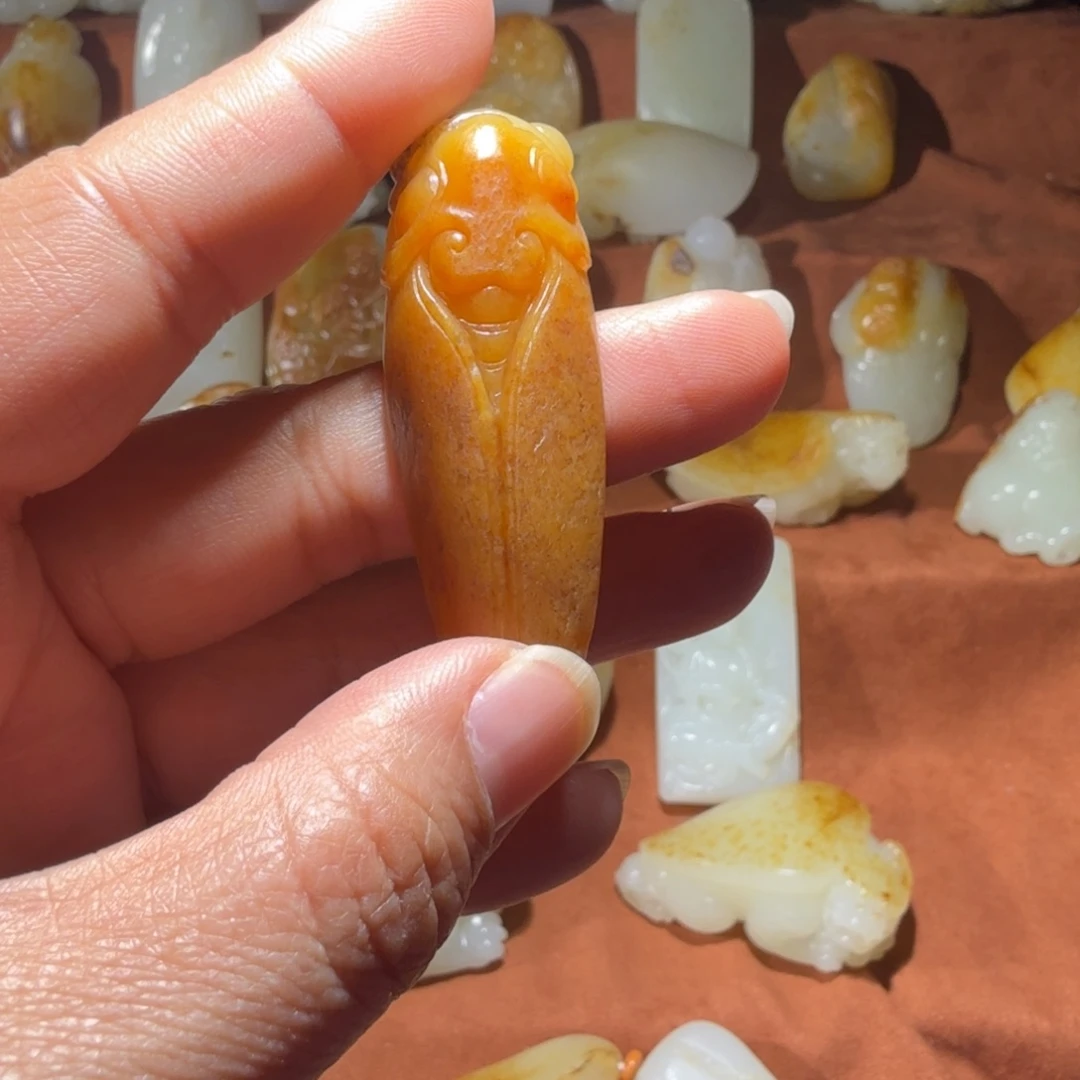 我***钱和田玉未镶嵌颈饰