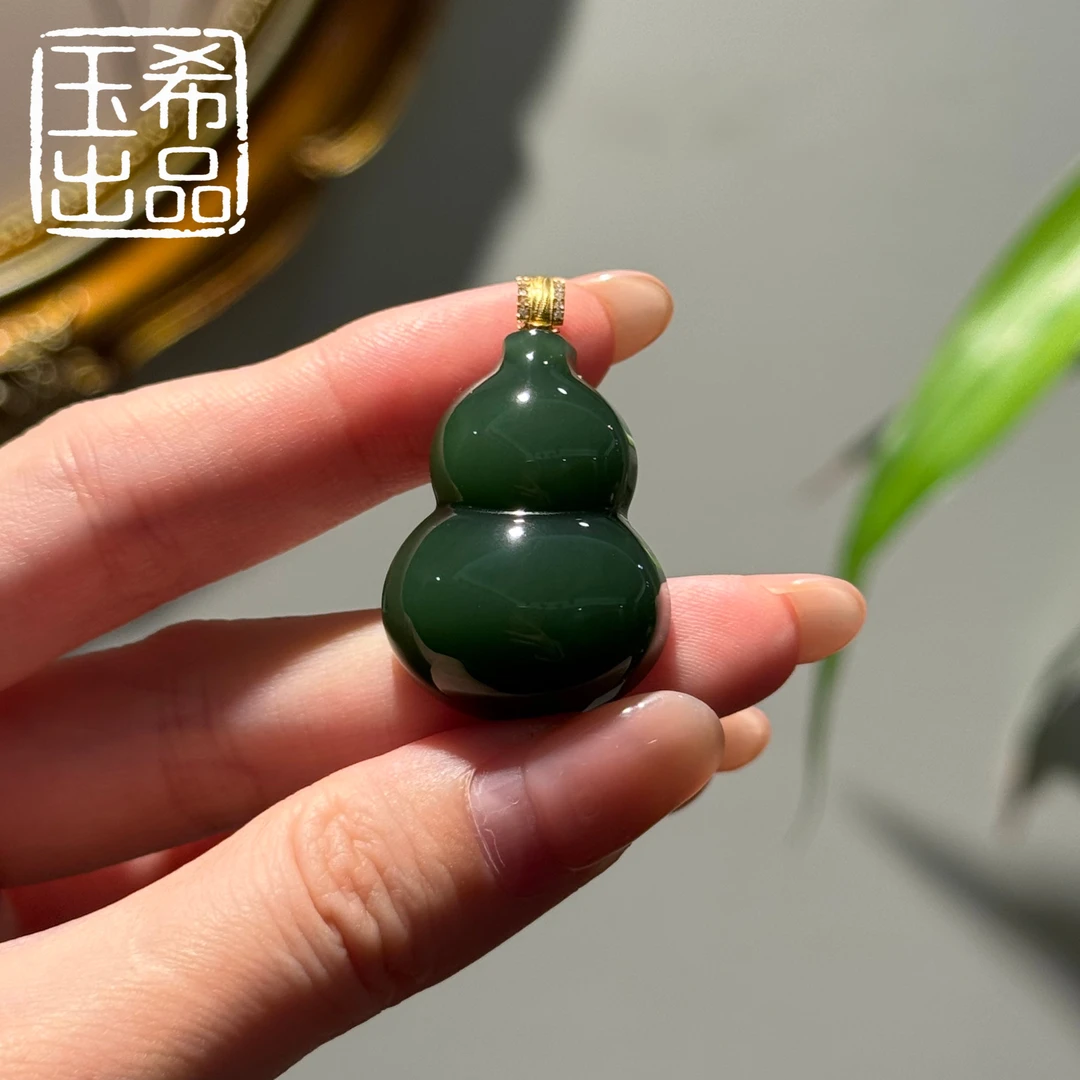 珍藏级 和田玉 俄料 辣阳绿平安扣吊坠 31*23*12  Y556