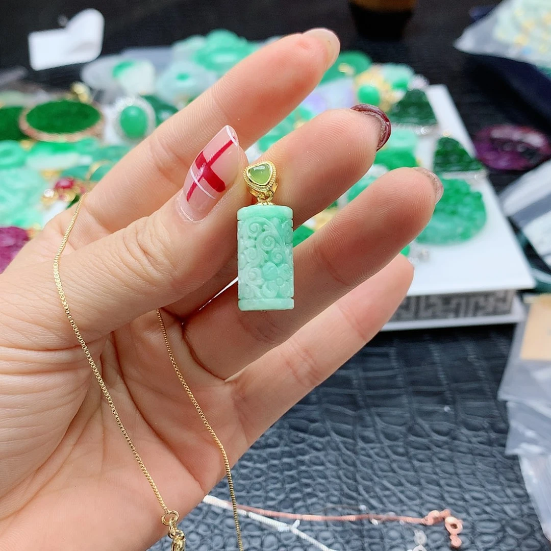 【闪购商品】翡翠吊坠(赠链)合金