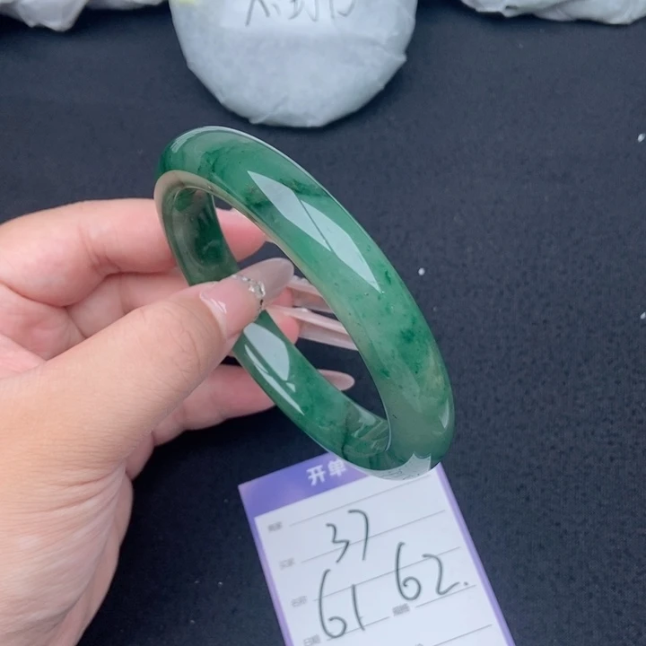 石英质玉（非洲翠）手镯未镶嵌37